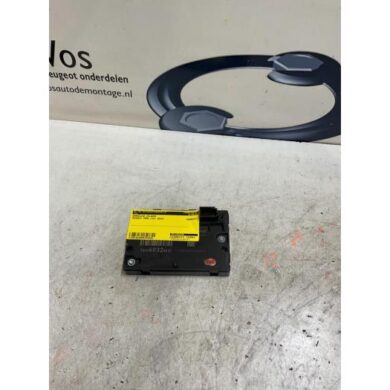 Peugeot 5008 1.5 BlueHDi 130 Wireless charger 2018 9813403280