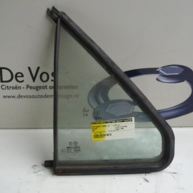 Peugeot 605 2.0 SRi Driehoeks Ruit links-achter 1992 920356