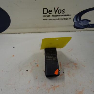 Citroen C4 Cactus  Glow plug relay 2015 9803299780