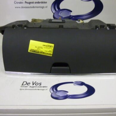 Citroen C6 2.7 HDiF V6 24V Glovebox 2006 8226V7-8226W0