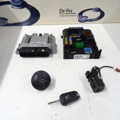 Peugeot 2008  Engine management computer YHY-YHYYH01 2019 1640420280