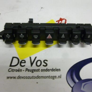 Peugeot 3008 1.6 HDiF 16V Switch 2011 6490W7