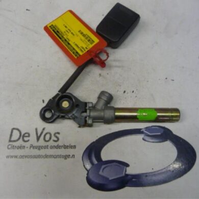 Peugeot 306 1.9 D Seatbelt tensioner, right 1999 8972S2