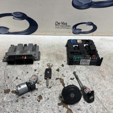 Peugeot 308 1.6 VTI 16V Engine management computer 5FS 2014 1943WR-1943WS