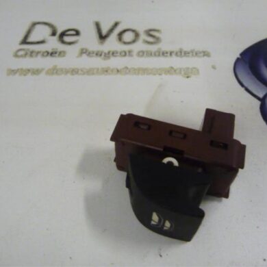 Peugeot 308  Electric window switch 2009 6490S9