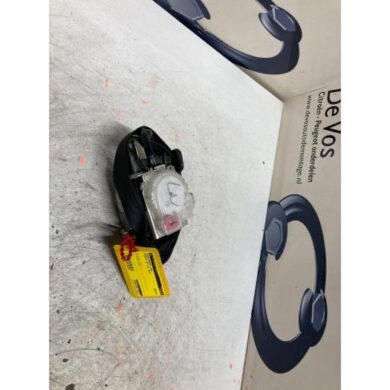 Peugeot 107 1.0 12V Gordelspanner links 2010 8974LL