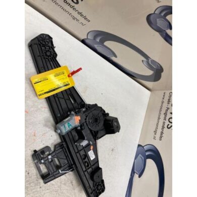 Opel Mokka 1.2 Turbo 12V Rear door window mechanism 4-door, left 2021 9830003080