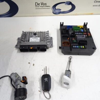 Peugeot 508  Engine management computer RHFRH01 2011 1944L2