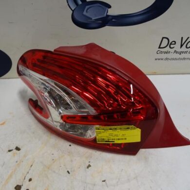 Peugeot 208  Achterlicht links 2015 9672628280