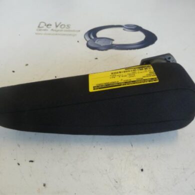 Peugeot 5008  Armrest 2010 8831C3