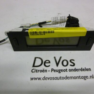 Peugeot 807 2.0 HDi 16V FAP Interior display RHT 2002 6155T8