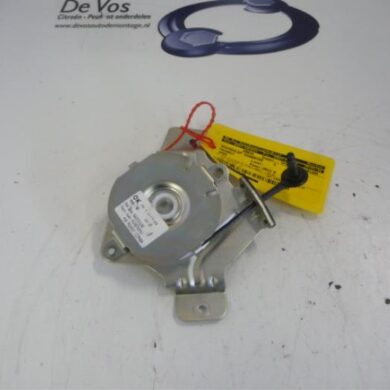 Peugeot 3008  Tailgate hinge 2011 8724H9
