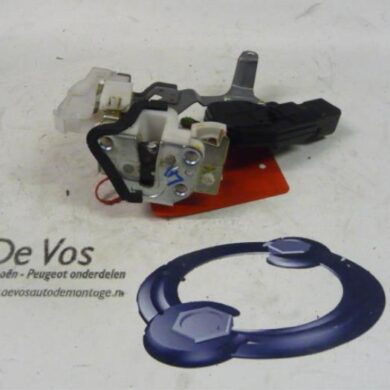 Peugeot 107 1.0 12V Deurslot Mechaniek 4Deurs links-achter 2006 9137F4