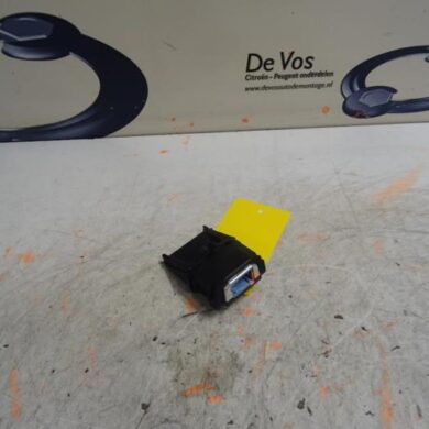 Citroen C3 1.2 12V e-THP PureTech 110 Front camera 2018 1640245680