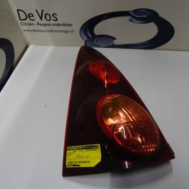 Peugeot 107 1.0 12V Achterlicht links 2012 1607990580