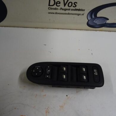 Peugeot 508  Combischakelaar ramen 2011 6490NT