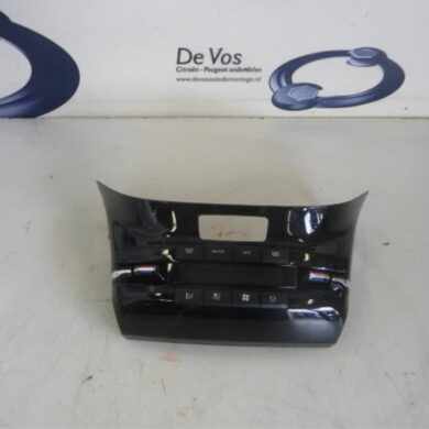 Peugeot 208  Heater control panel 2013 96722471XU