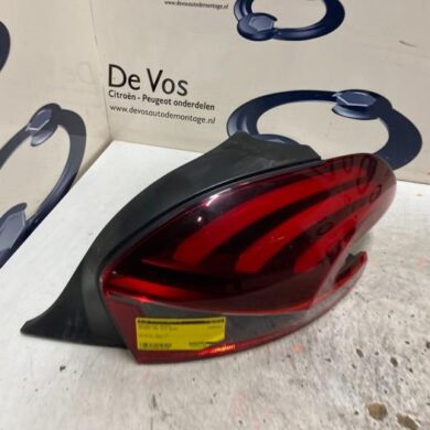 Peugeot 208 1.2 Vti 12V PureTech Achterlicht rechts 2019 9825601180