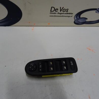 Peugeot 508  Combischakelaar ramen 2012 6490NT