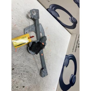 Peugeot 107 1.0 12V Ruitmechaniek 4Deurs links-voor 2008 9221T8