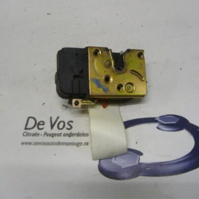 Peugeot 206 1.9 D Door lock mechanism 2-door, left 2001 9135H2