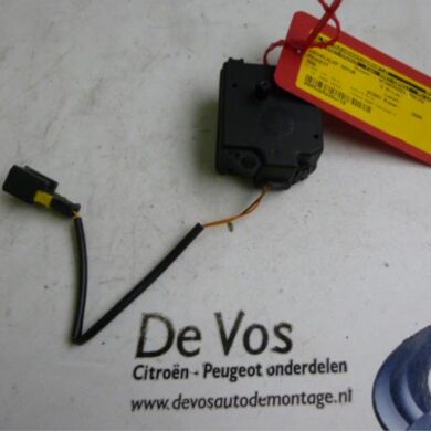Peugeot 406  Heater valve motor 2000 6447CF