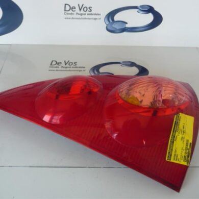 Peugeot 107 1.0 12V Achterlicht links 2007 6350X6