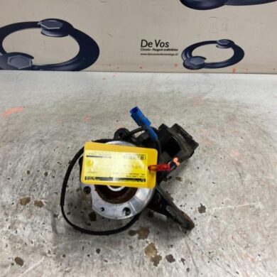 Opel Crossland X  Fusee links-voor 2019 364690-3557918