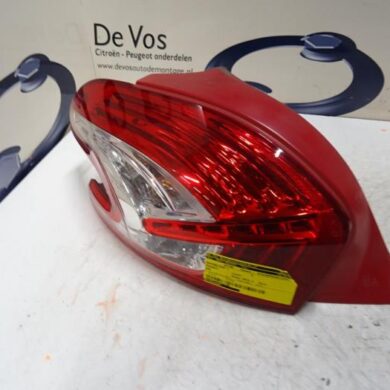 Peugeot 208  Achterlicht links 2013 9672628280