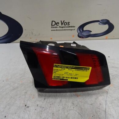 Peugeot 3008  Achterlicht links 2018 9810477880