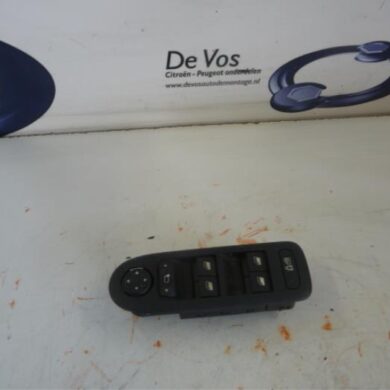 Peugeot 508  Combischakelaar ramen 2011 6490NT