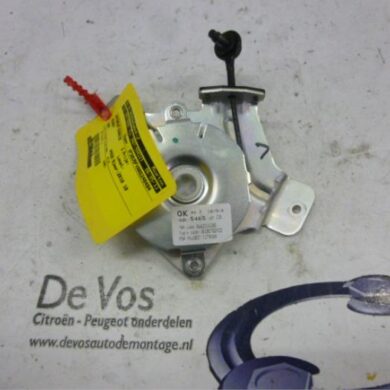 Peugeot 3008 1.6 16V THP 155 Tailgate hinge 2010 8724H9