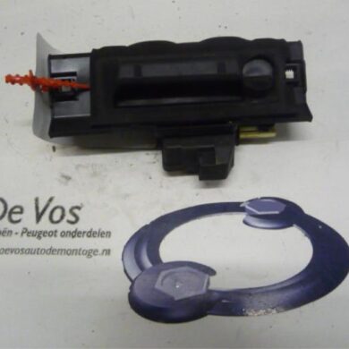 Peugeot 206 1.6 16V Tailgate handle 2002 8726Q0
