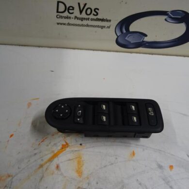 Peugeot 508  Combischakelaar ramen 2011 6490NT