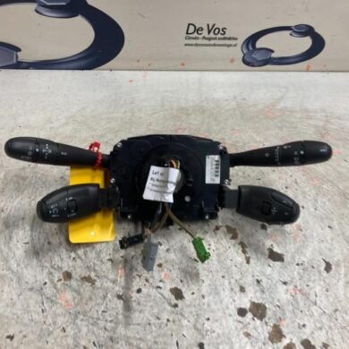 Peugeot 207 1.4 16V Steering column stalk 2007 624258-96630724XT