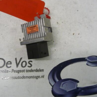 Peugeot 3008 2.0 HDiF 16V Glow plug relay 2009 598144