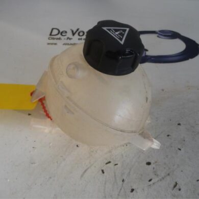 Peugeot 3008  Expansion vessel 2014 1323X6