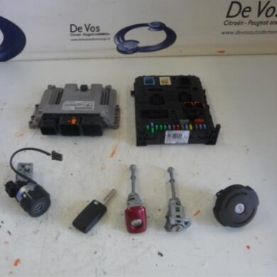 Peugeot 5008  Engine management computer 5FS5F01 2010 1944K2-1609028280