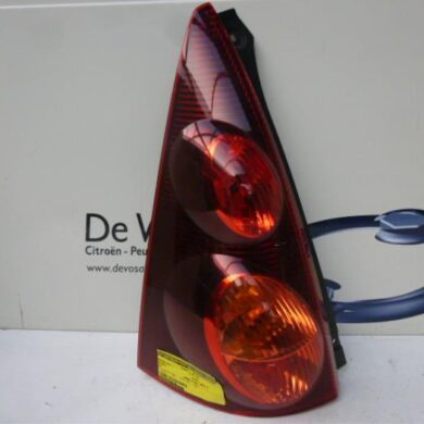 Peugeot 107 1.0 12V Achterlicht links 2012 1607990580