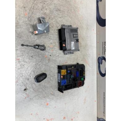 Peugeot 5008  Engine management computer AH01 2019 1675878180-1675878380-9831983280