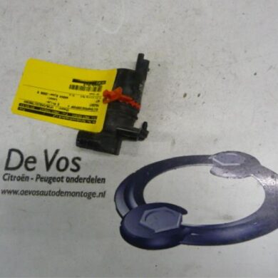 Peugeot 407 2.7 HDi V6 24V Windscreen washer pump 2009 643497