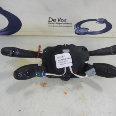 Peugeot 308  Steering column stalk 2008 6242QW