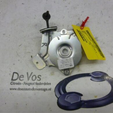 Peugeot 3008 1.6 16V THP 155 Tailgate hinge 2010 8613F5