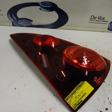 Peugeot 107 1.0 12V Achterlicht links 2013 1607990580