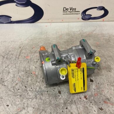 Peugeot 3008 1.6 16V HYbrid 225 Air conditioning pump 5G06 2021 9840203080