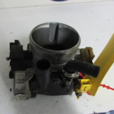 Peugeot 406  Gasklephuis 1998 1635F5