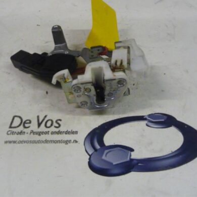 Peugeot 107 1.0 12V Deurslot Mechaniek 4Deurs rechts-achter 2010 9138G7