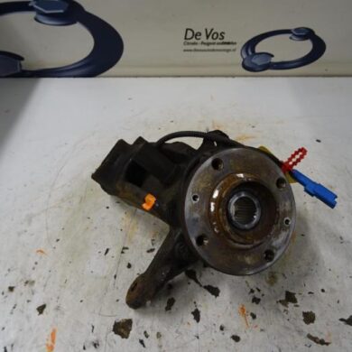 Citroen C4 Cactus  Fusee rechts-voor 2015 364790