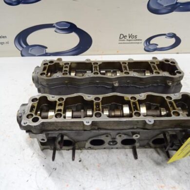 Peugeot 206 1.6 16V Cylinder head NFU 2004 0200AZ