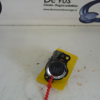 Peugeot 108  Elektronisch kontaktslot 2014 B000982280